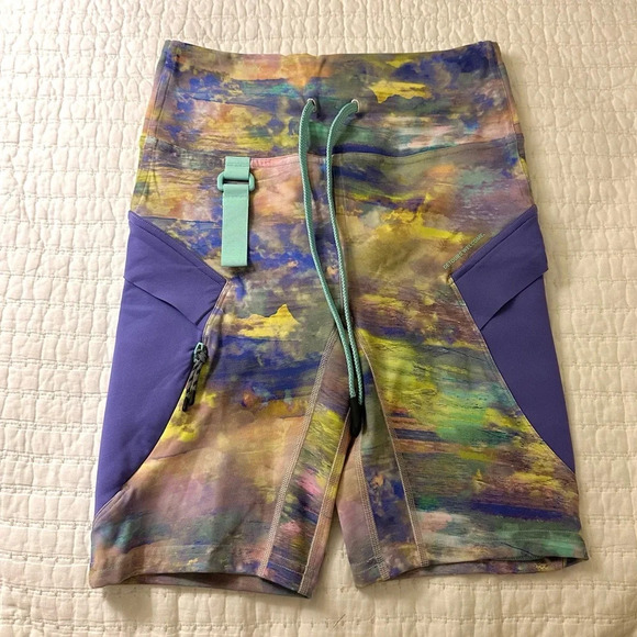 Lululemon Cargo Super-High-Rise Hiking Short 8" Size 4 - Picture 4 of 8